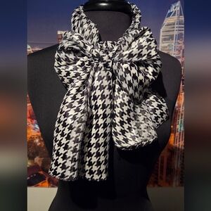 Classic Black & White Houndstooth Scarf